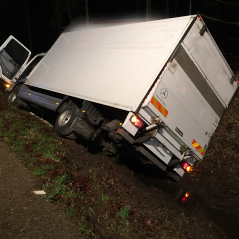Lkw Bergung B 216 vor Barendorf