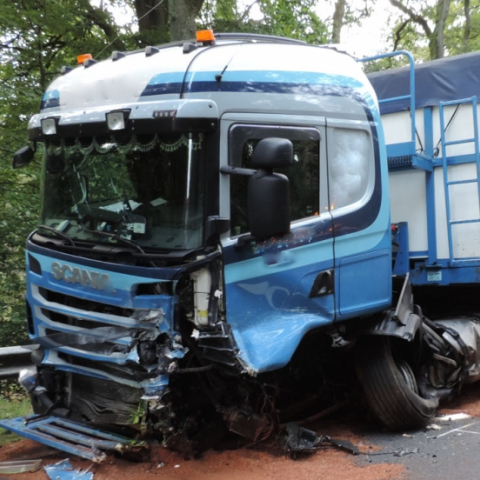 Lkw Bergung zw. Suderburger Kreisel und Breitenhees