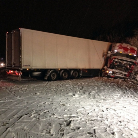 Lkw Bergung auf der A39 Richtung Hamburg hinter der Auffahrt Lüneburg-Nord