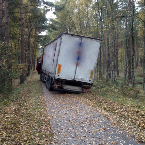 Bergung eines festgefahrenen Lkws an der B4 Höhe Suderburg