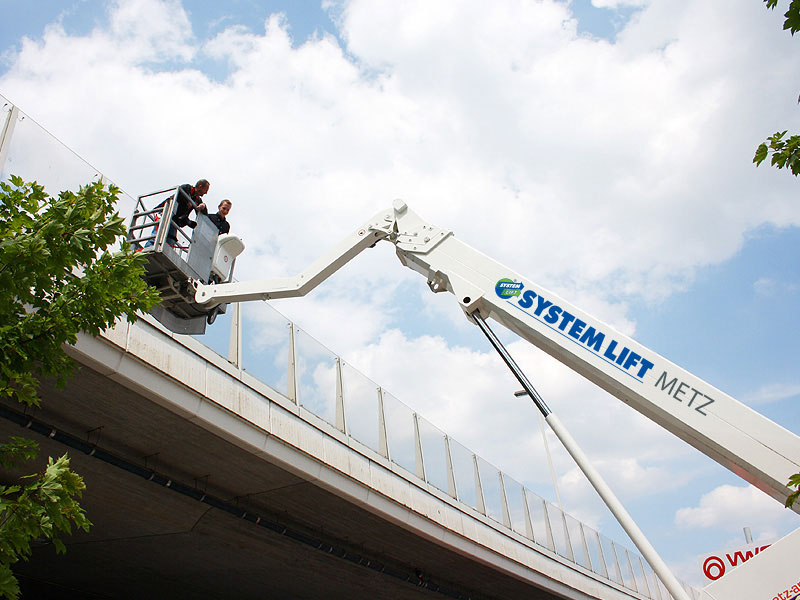 Arbeitsbühnenarm im Einsatz