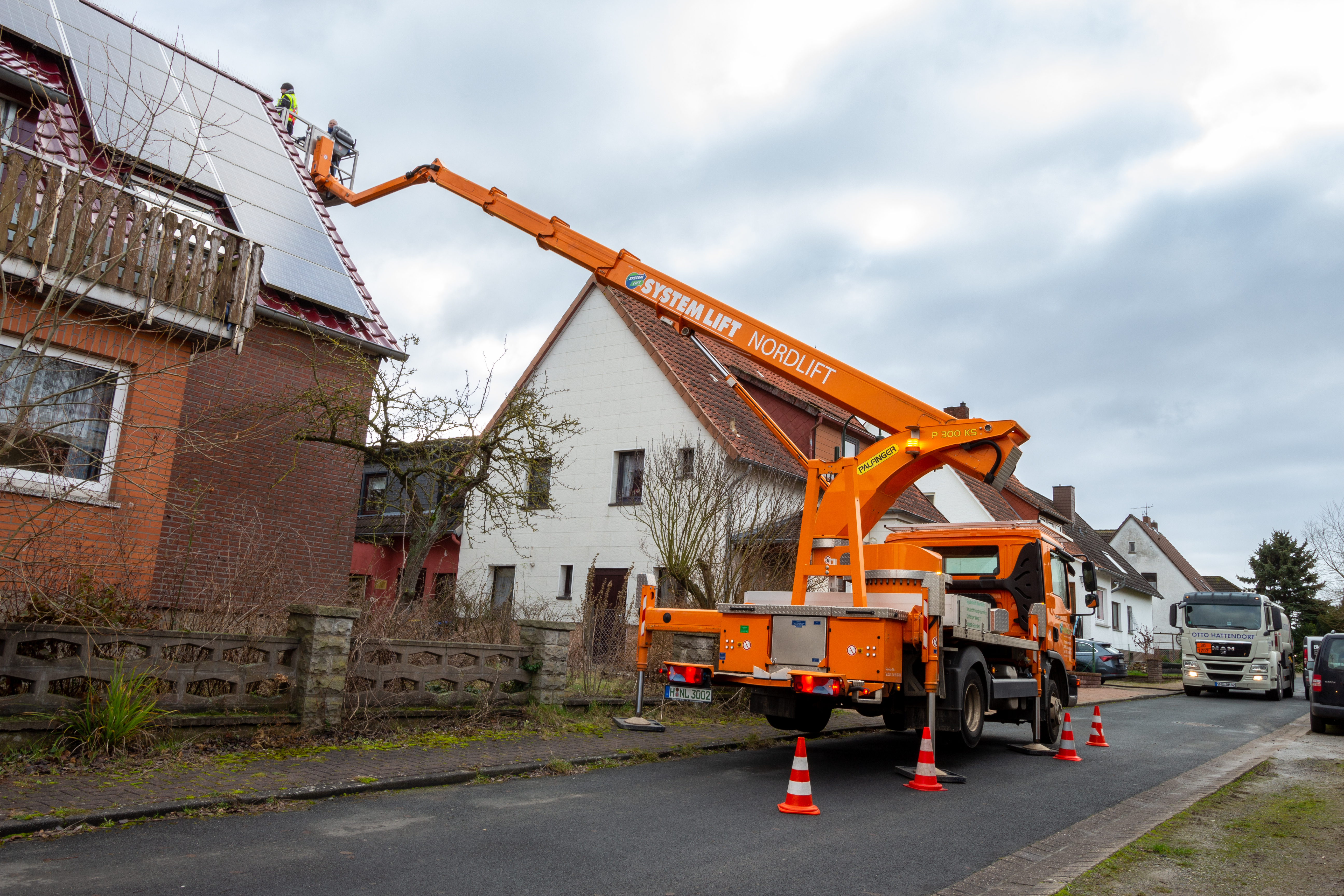 LKW Arbeitsbühne im Einsatz