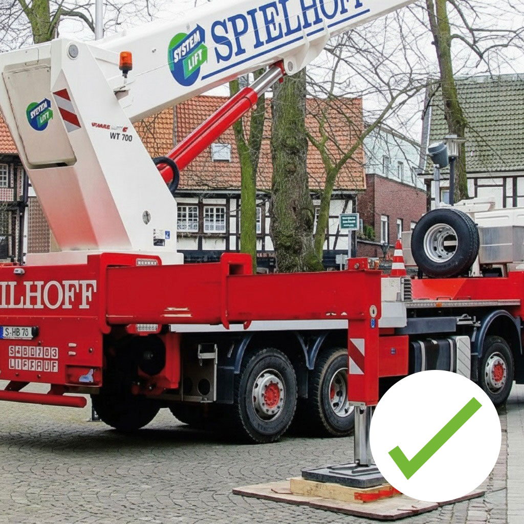 So ist es gut! - LKW-Bühne korrekt abgestützt