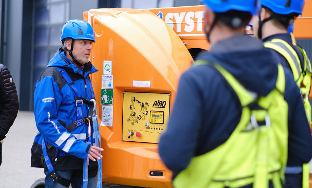 Bediener bei SYSTEM CARD Schulung