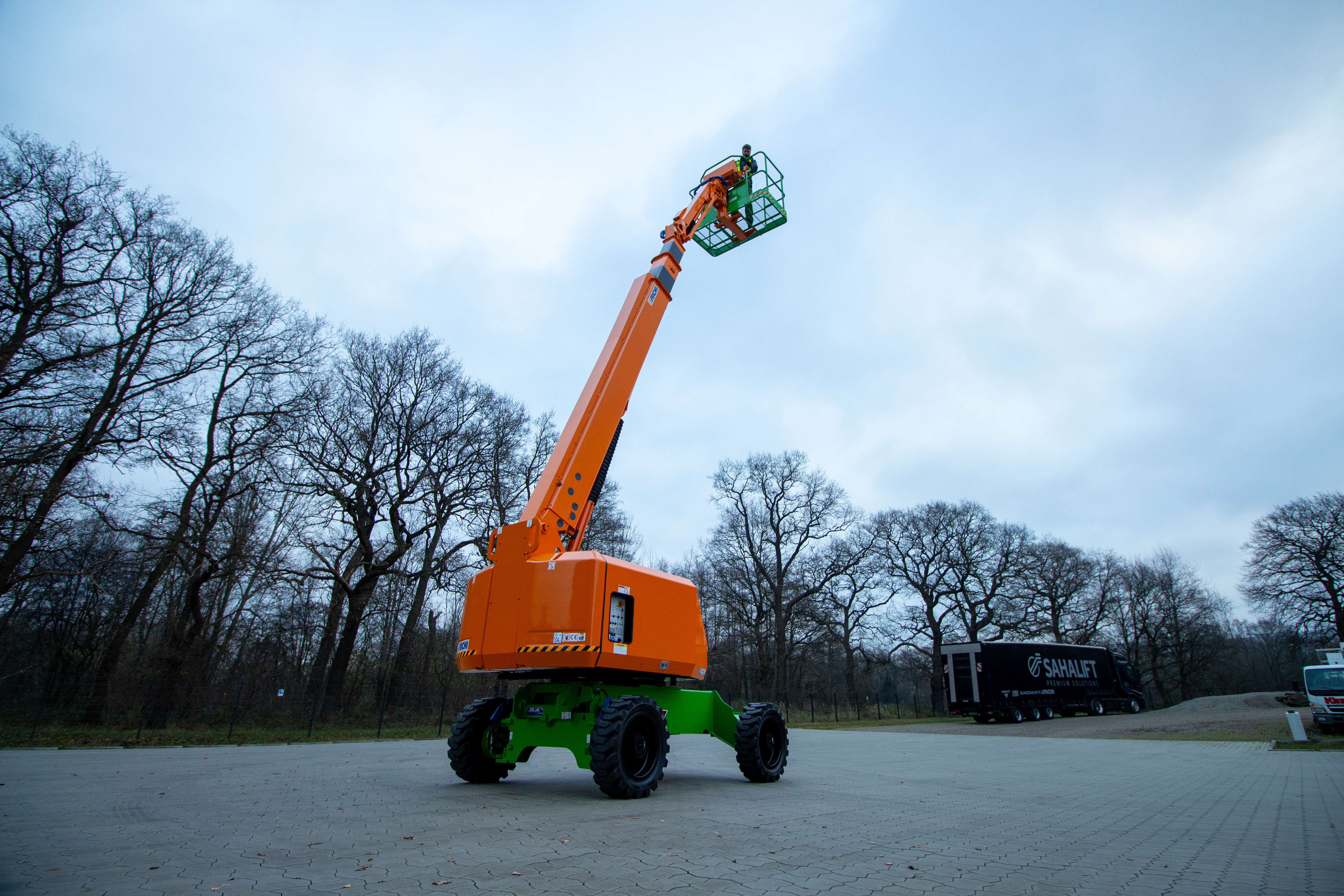 Ausgefahrene Anhänger-Arbeitsbühne