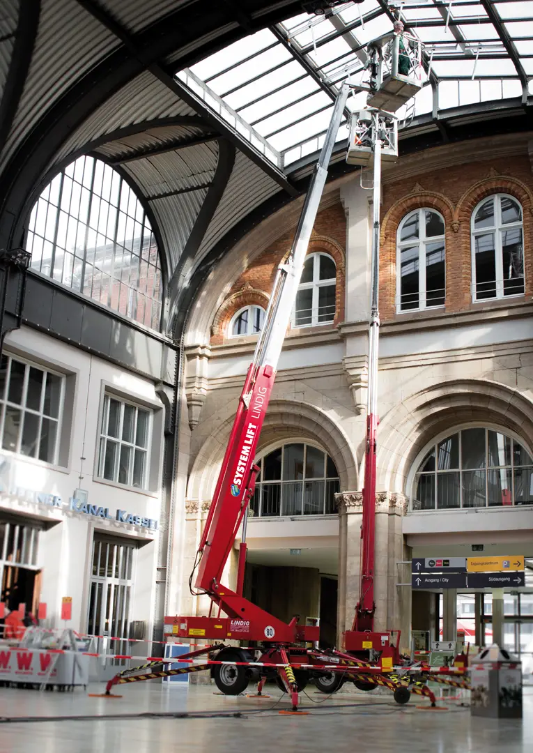 Anhängerbühne Bahnhofshalle Kassel