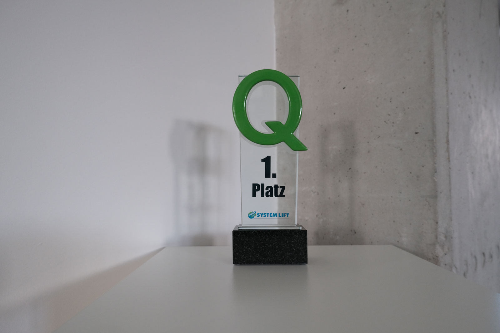 SYSTEM LIFT Qualitätssiegel Pokal