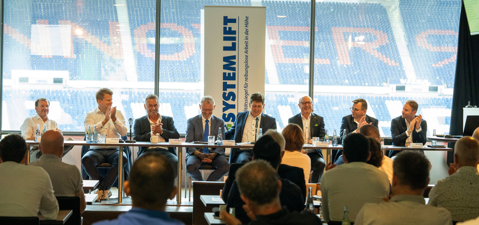 SYSTEM LIFT Versammlung
